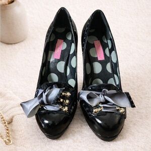 Betsey Johnson Black Patent Ribbon Bow Pumps with Polka Dot Lining, 8